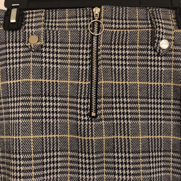 Plaid Mini Skirt 💛🖤 Clueless vibes - Picture 5 of 9